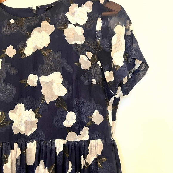 Midi dress Club Monaco, nice for a brunch date, cocktel hour or work; - Picture 3 of 5